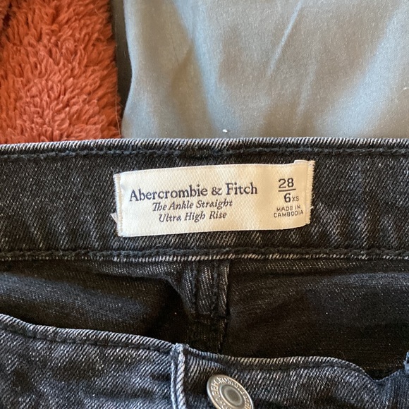 Black destroyed ankle straight jeans size 6 x short - Picture 4 of 4